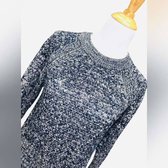 Universal Thread M navy sweater - Picture 2 of 6